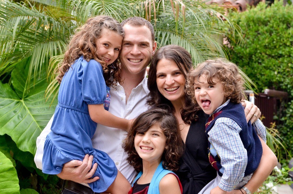 Rabbi Sharon Brous, a member of AJWS’s rabbinic advisory board, with her husband David Light and their three children Eva, Sami and Levi