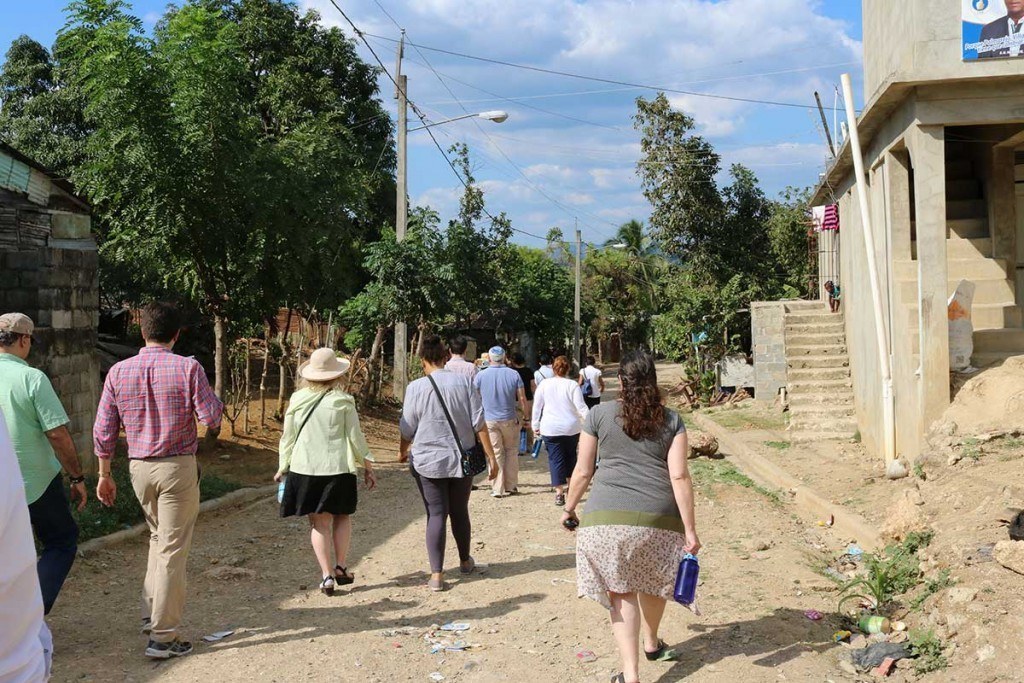 The Global Justice Fellows visit the Palmarejo batey