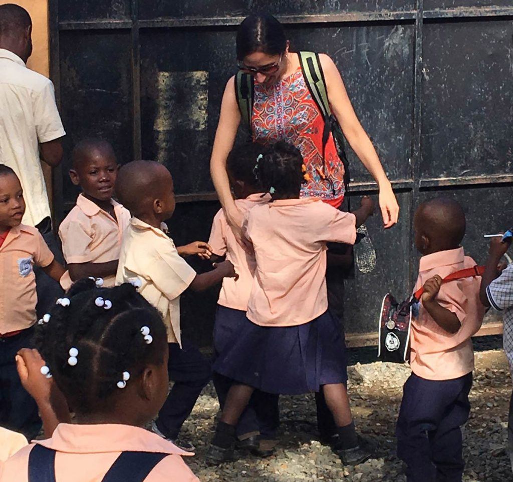 Children greet the AJWS team at Escuela Anaisa, a school run by AJWS grantee MUDHA in Batey Palmerejo, Dominican Republic.